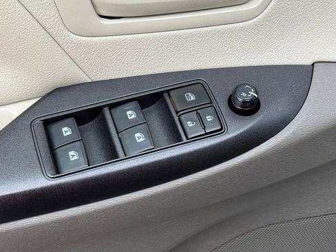 Used 2020 Toyota Sienna L FWD image 16