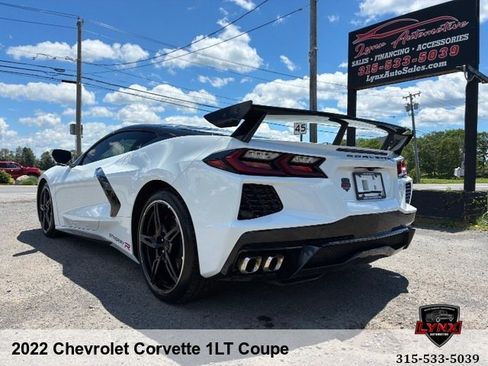 Used 2022 Chevrolet Corvette Stingray Coupe w/ 1LT RWD image 3
