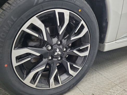 Used 2018 Mitsubishi Outlander SEL image 31