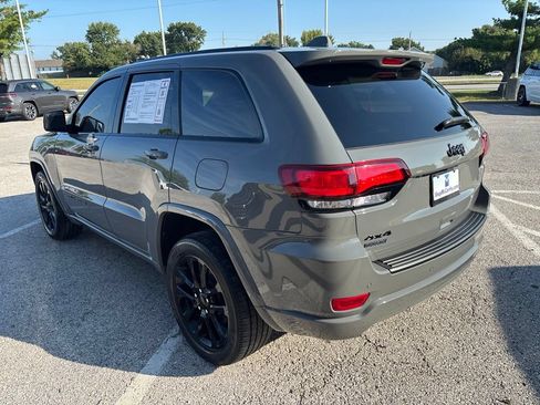 Used 2021 Jeep Grand Cherokee Laredo X AWD/4WD image 6