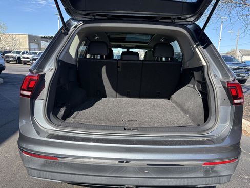 Used 2018 Volkswagen Tiguan SE w/ Panoramic Sunroof Package AWD/4WD image 7