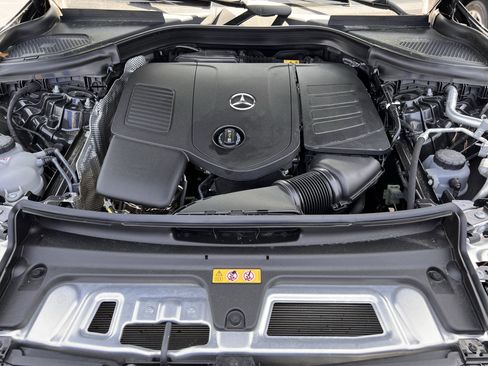 Certified 2025 Mercedes-Benz GLC 300 4MATIC image 36