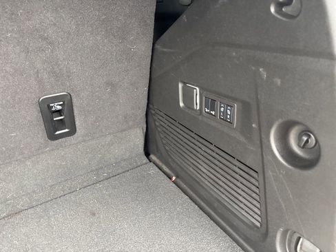 Used 2024 GMC Yukon Denali w/ Advanced Technology Package image 26