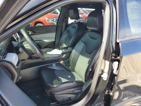 Used 2023 Jeep Compass Latitude image 17