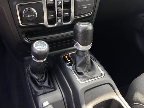 Used 2021 Jeep Wrangler Unlimited Sport S image 19