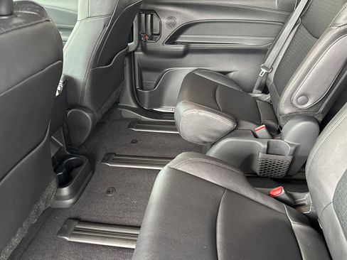 New 2026 Toyota Sienna XLE Woodland Edition AWD/4WD image 10