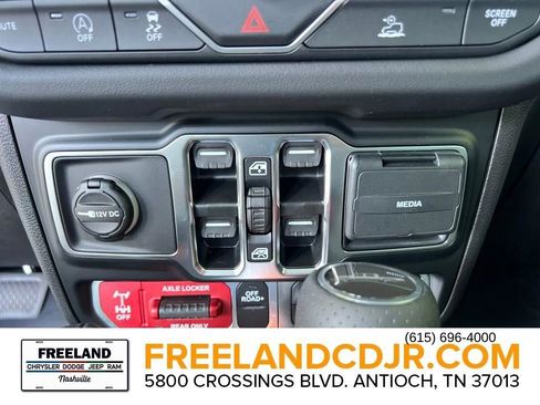 New 2025 Jeep Gladiator Mojave w/ Convenience Group image 25