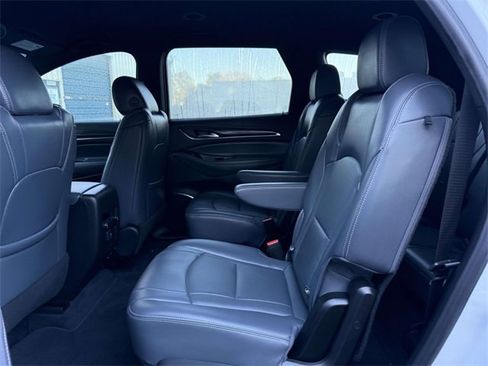 Certified 2022 Buick Enclave Essence image 10