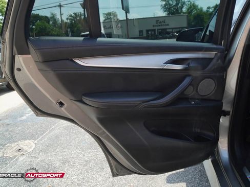 Used 2016 BMW X5 M image 22