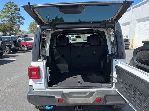 Used 2023 Jeep Wrangler Unlimited Sahara w/ Cold Weather Group image 10