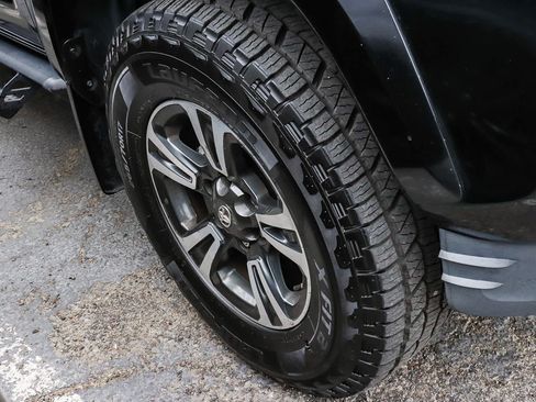 Used 2018 Toyota Tacoma TRD Sport AWD/4WD image 17
