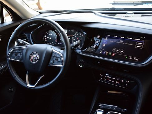 Used 2023 Buick Envision Essence image 31