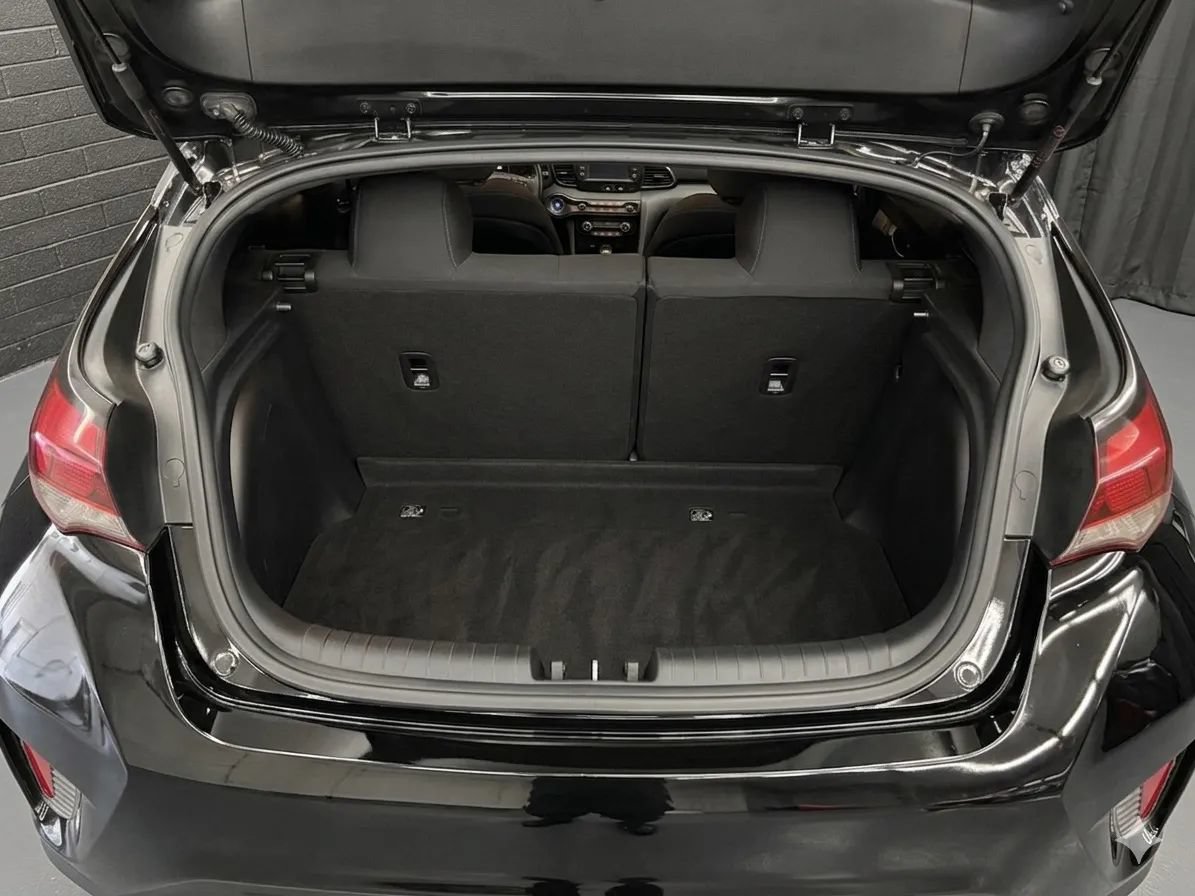 Used 2019 Hyundai Veloster 2.0 FWD image 11