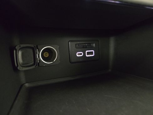 Certified 2023 GMC Acadia SLT AWD/4WD image 29