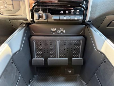New 2026 RAM 3500 Laramie AWD/4WD image 19