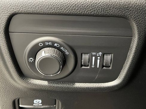 New 2025 Jeep Grand Cherokee Altitude image 26