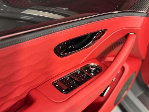 New 2025 Bentley Flying Spur Plug-In Hybrid image 13