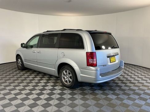 Used 2008 Chrysler Town & Country Touring FWD image 7