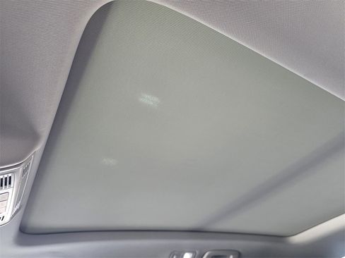 New 2025 Volkswagen Taos SE image 18