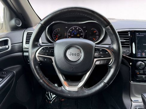 Used 2020 Jeep Grand Cherokee Altitude AWD/4WD image 12