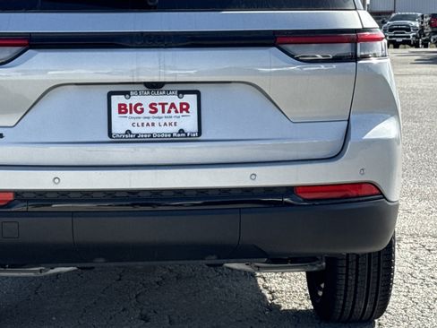 New 2025 Jeep Grand Cherokee Limited image 11