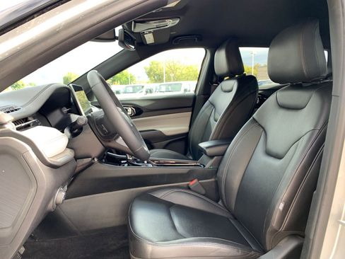 Used 2025 Jeep Compass Limited image 27