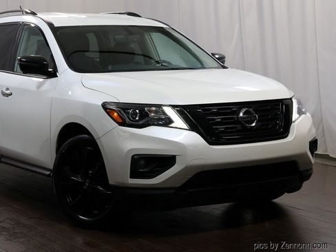 Used 2018 Nissan Pathfinder SL w/ Midnight Edition Package image 2