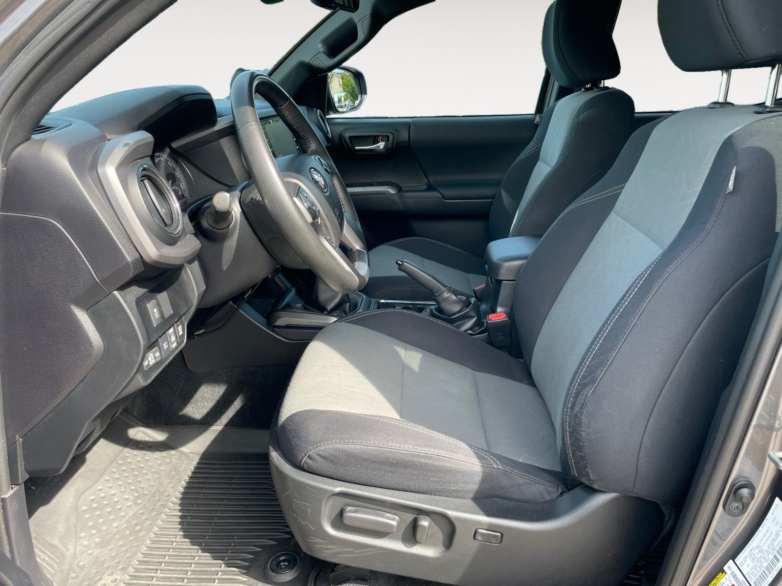Used 2021 Toyota Tacoma TRD Sport AWD/4WD image 17