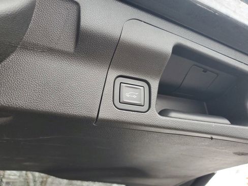 Used 2019 GMC Acadia Denali image 8