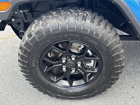 Used 2025 Jeep Gladiator Sport AWD/4WD image 11