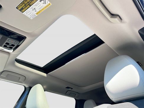 New 2025 Mitsubishi Outlander SE image 23