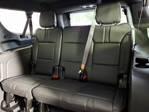 Used 2024 Chevrolet Suburban RST w/ Luxury Package RWD image 9