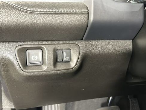 Used 2023 GMC Acadia SLT w/ Elevation Edition AWD/4WD image 19