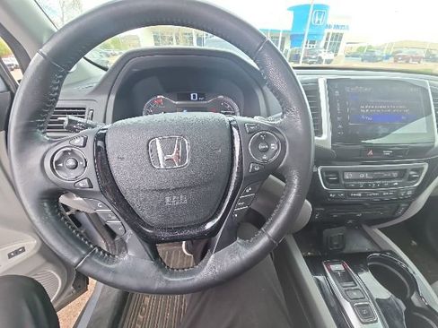 Used 2018 Honda Pilot Touring image 4
