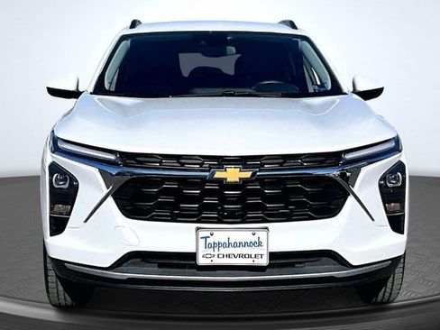 Used 2024 Chevrolet Trax LT image 2