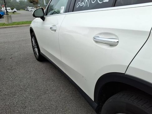 Used 2024 Mercedes-Benz GLC 300 4MATIC image 12