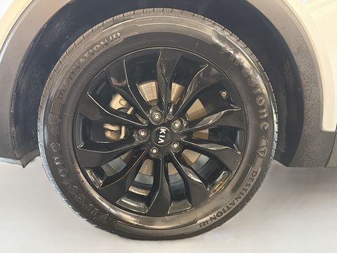 Used 2020 Kia Sorento S AWD/4WD image 11