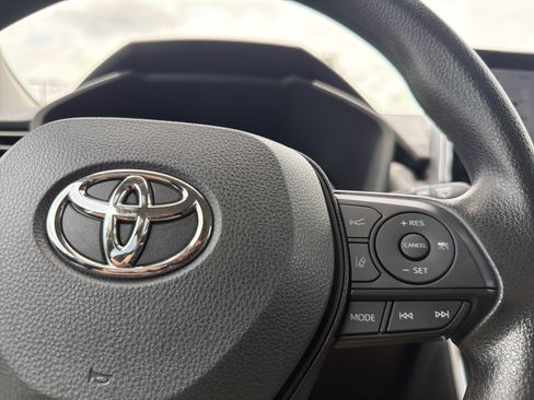 Certified 2025 Toyota RAV4 XLE FWD image 18