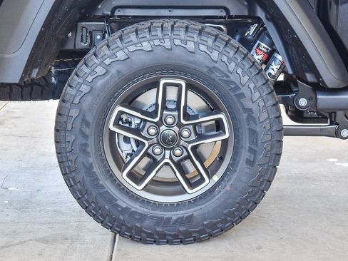 New 2026 Jeep Gladiator Mojave w/ Steel Bumper Group image 10