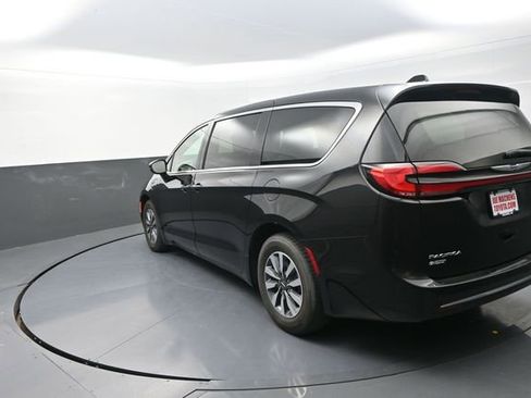Used 2024 Chrysler Pacifica Limited FWD image 59