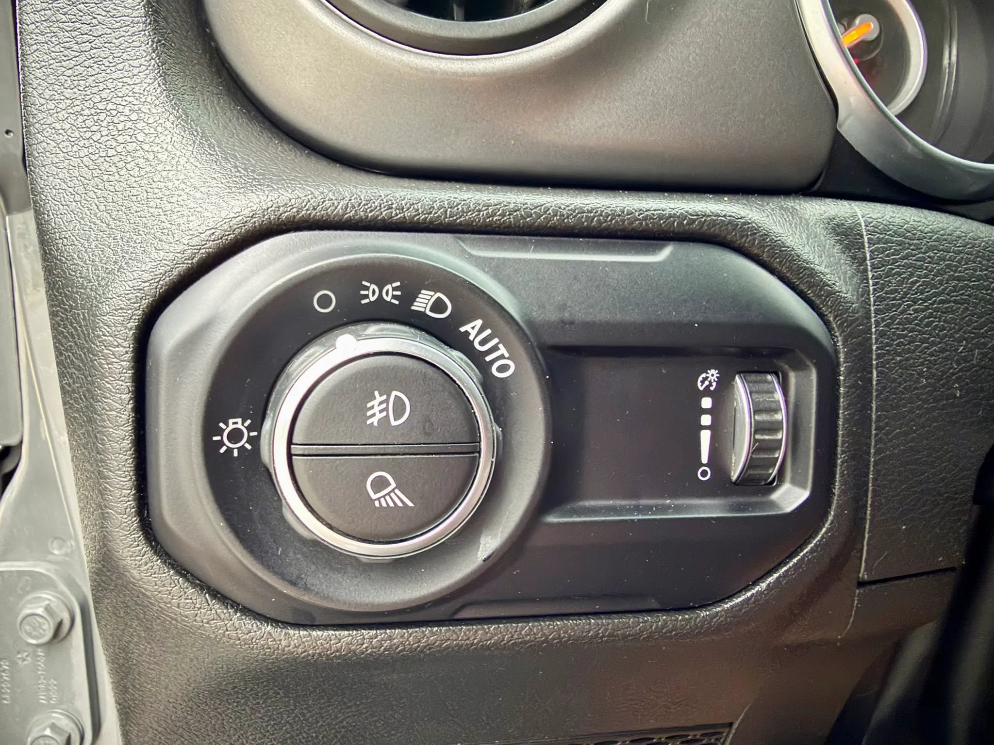 Used 2023 Jeep Gladiator Sport AWD/4WD image 27