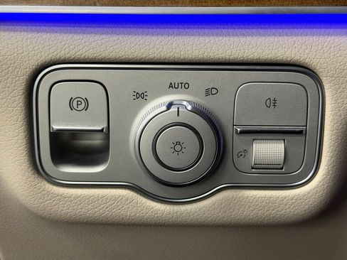 Used 2024 Mercedes-Benz GLS 450 4MATIC image 31