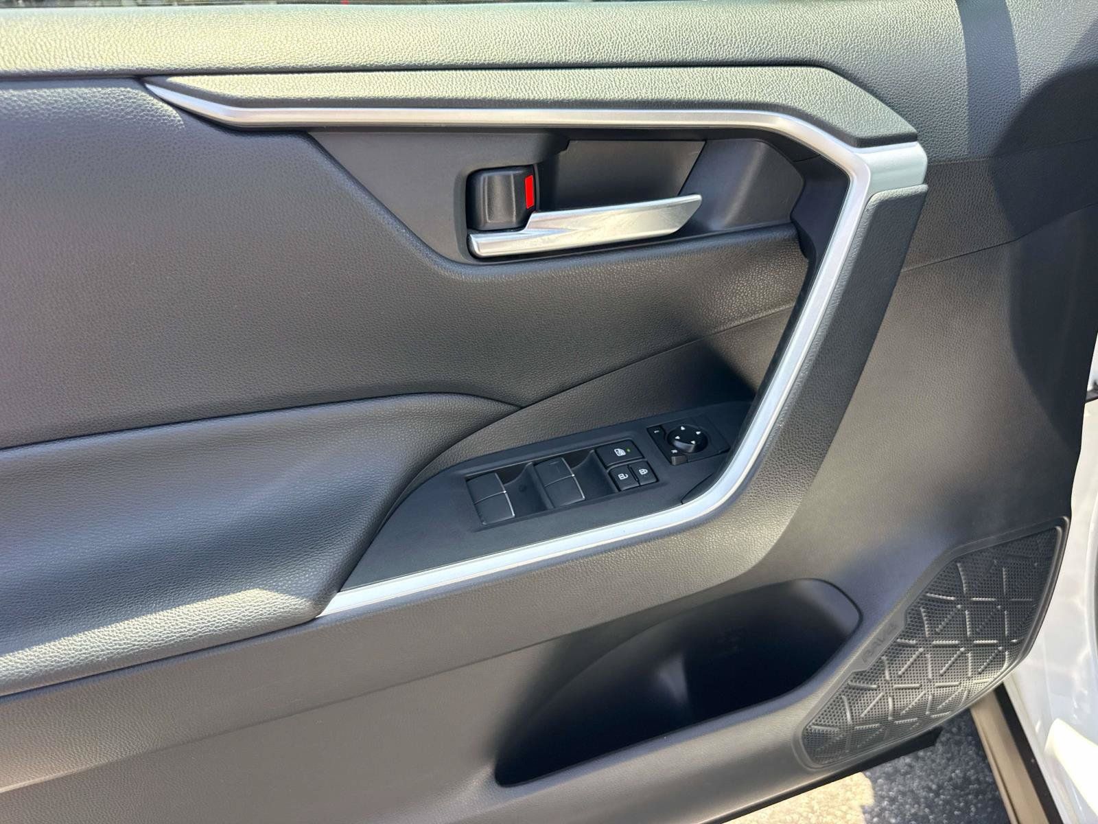 Used 2019 Toyota RAV4 XLE Premium w/ All Weather Liner Package FWD image 21