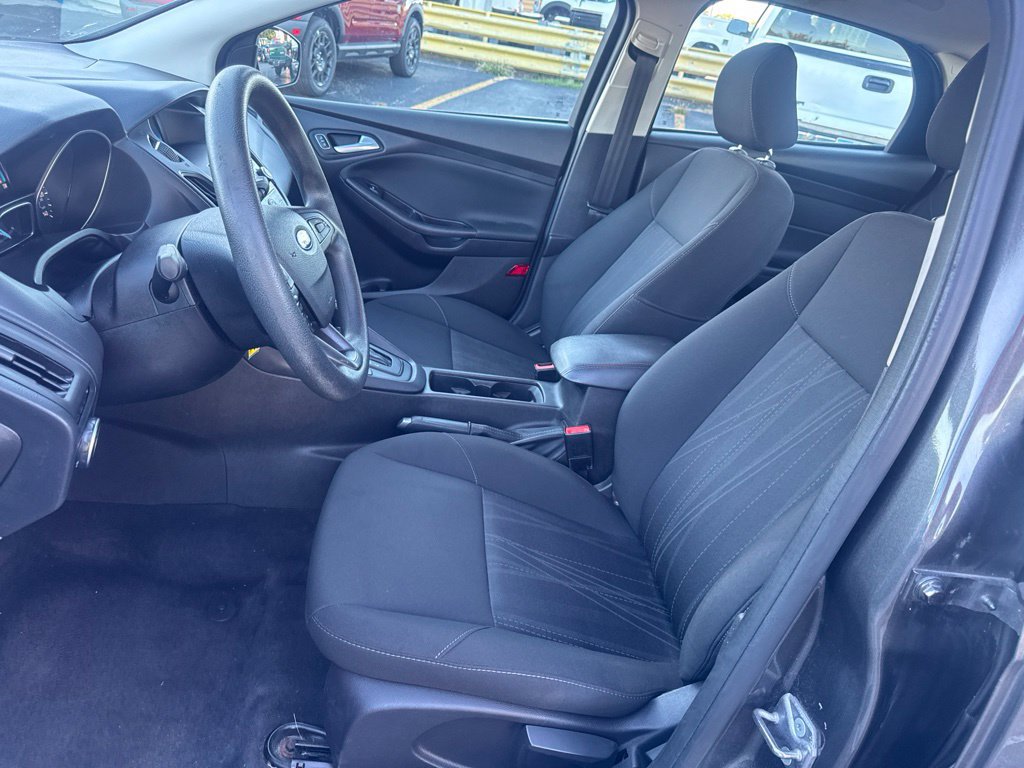 Used 2015 Ford Focus SE FWD image 10