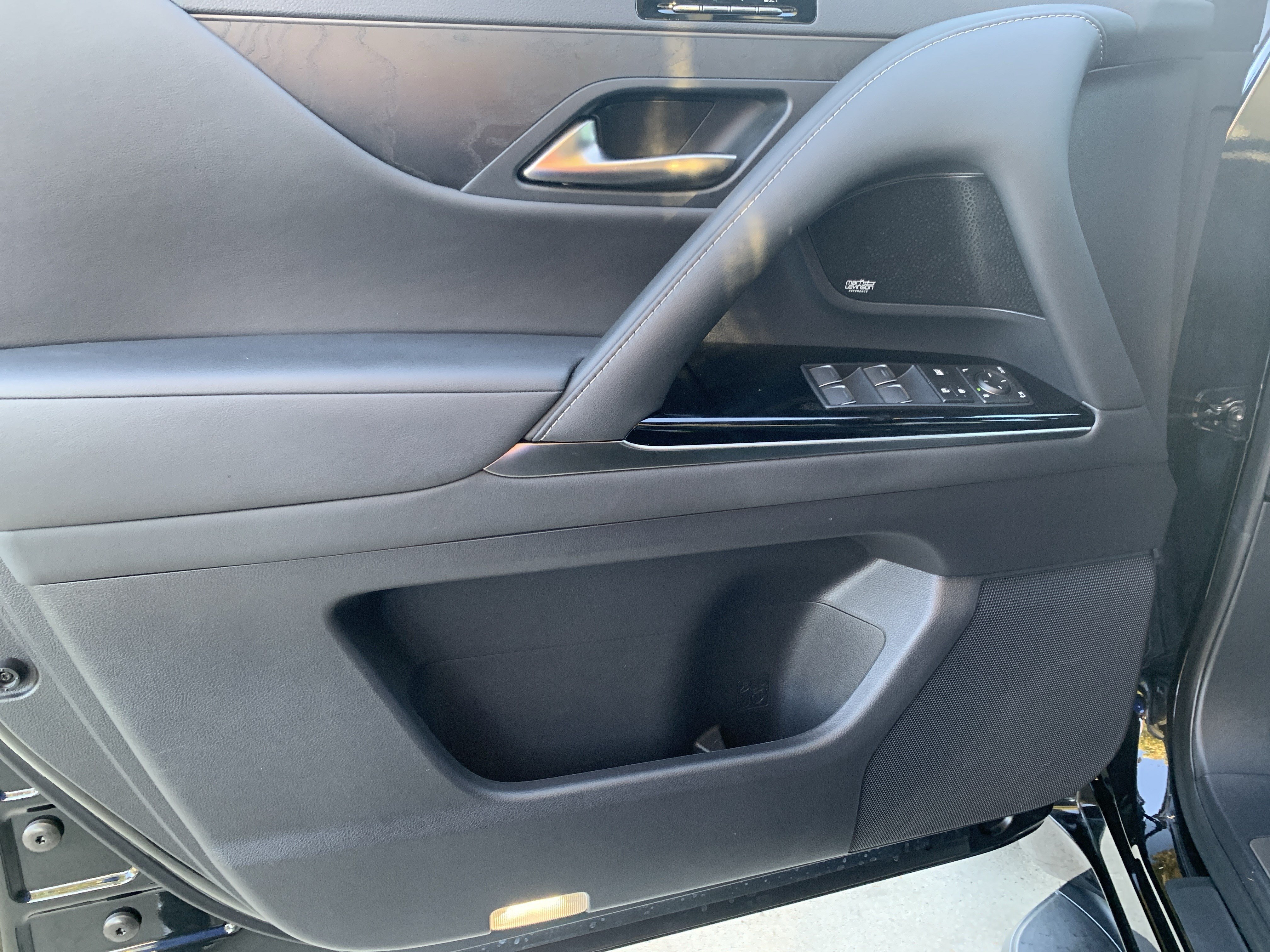 Used 2022 Lexus LX 600 4WD w/ Accessory Package (Z1) image 14