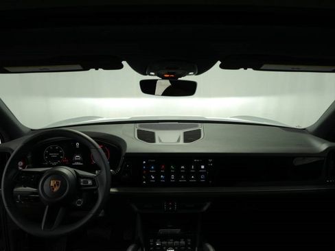 Certified 2025 Porsche Cayenne image 16