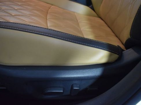 Used 2023 Nissan Sentra SV w/ SV Premium Package FWD image 12