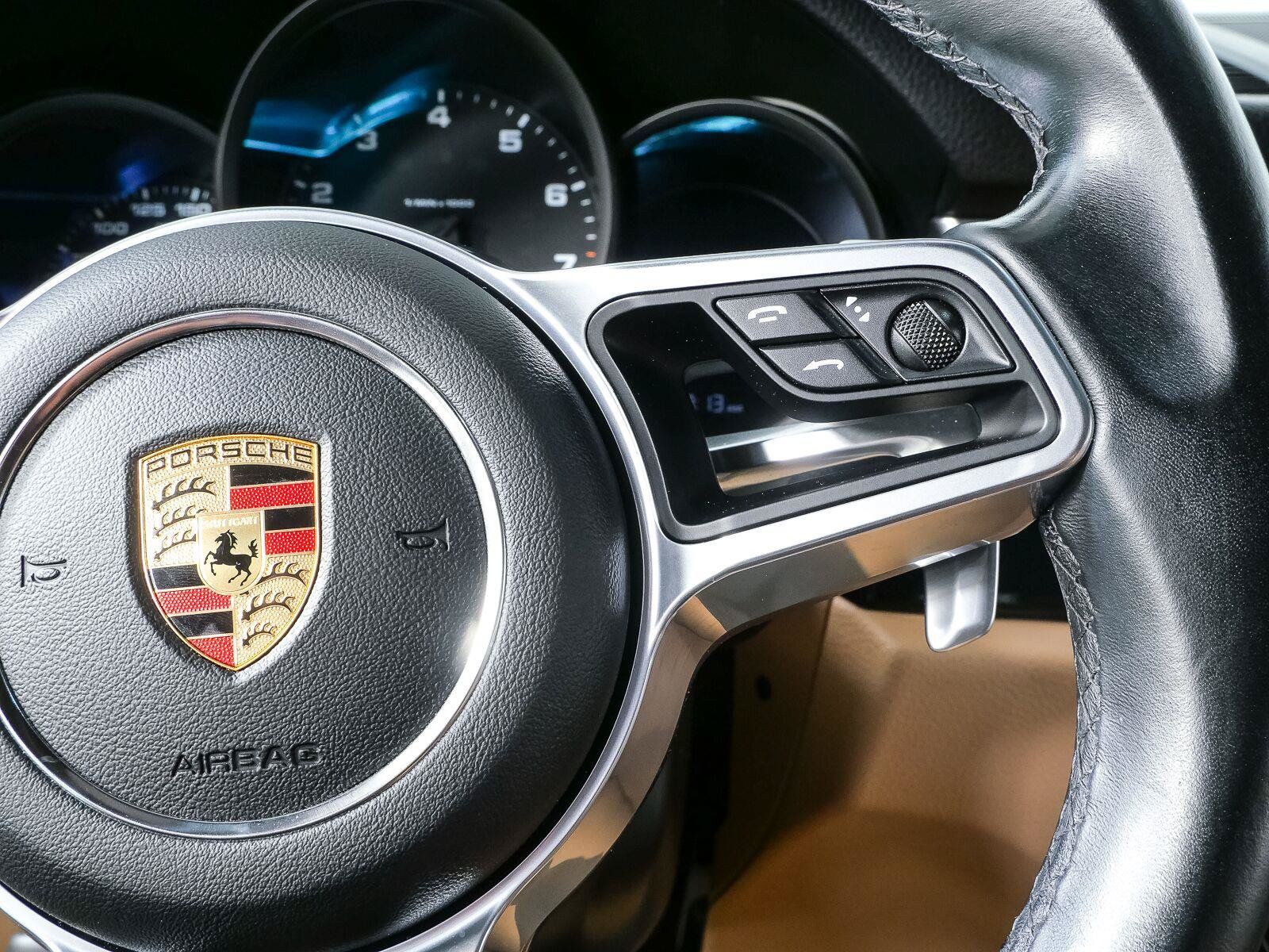 Certified 2021 Porsche Macan AWD/4WD image 12
