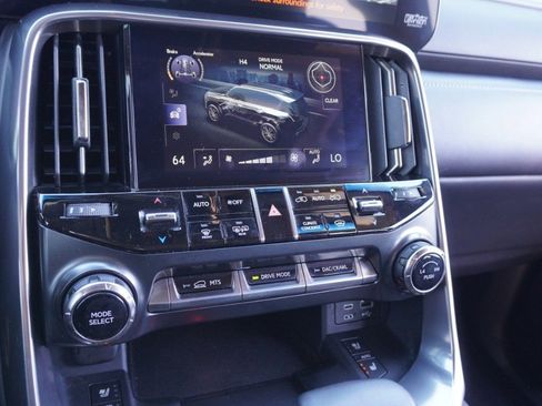 Used 2023 Lexus LX 600 4WD w/ Appearance Package image 18