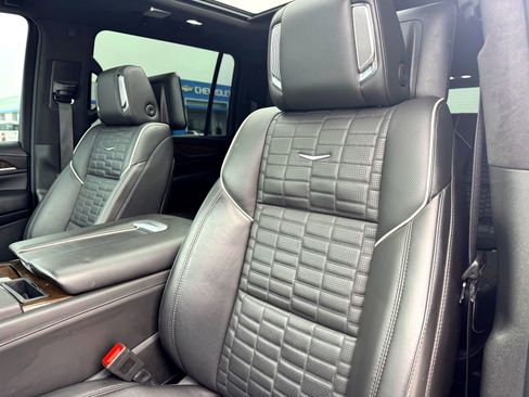 Used 2024 Cadillac Escalade ESV Sport Platinum w/ LPO, ONYX Package image 15